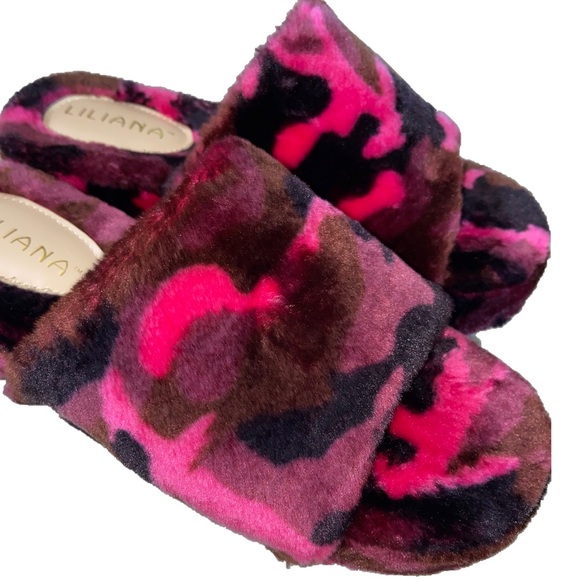 NIB- Fuchsia Camo Faux Fur Platform Slider Sandals - Picture 7 of 9